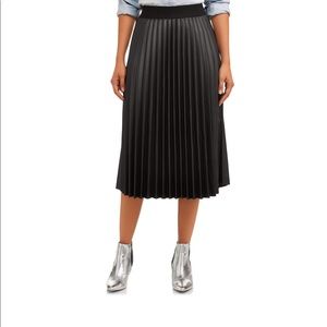 Black faux leather pleated skirt
